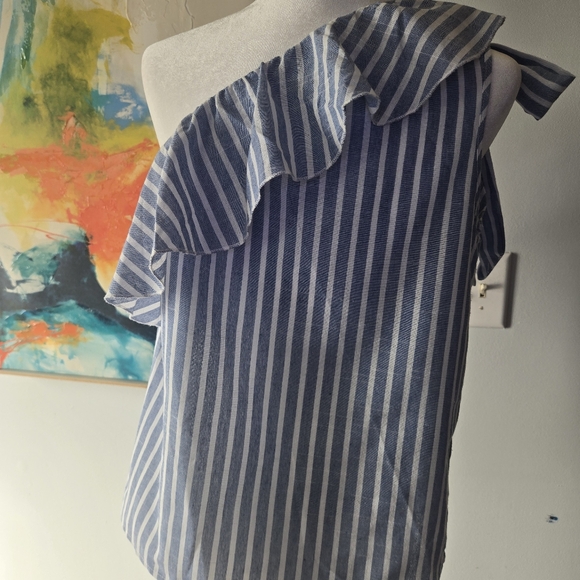 Elegant One-Shoulder Striped Blouse - Picture 4 of 6